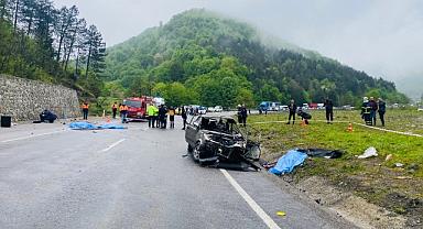 İşte olay yerinden ilk görüntüler… Ankara yolunda feci kaza 3 ölü