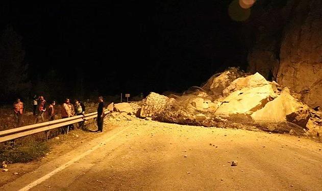 Asma'da heyelan.... Yolun boş olması faciayı önledi!