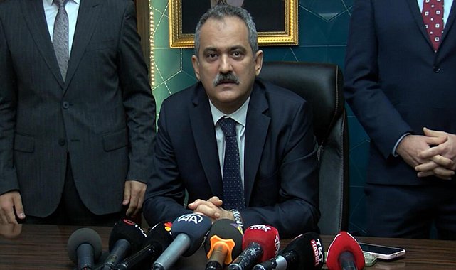 Bakan Özer: Bugünler küçük ayrılıkları büyük noktalara taşıma günü değil