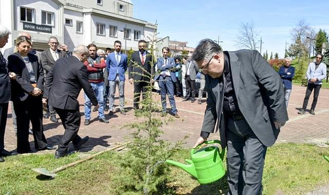 Depremde Hayatını Kaybeden Öğrenciler Anısına Fidan Dikildi
