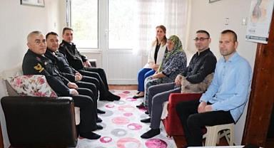 Yalınkılıç Ailesi ve jandarmadan anlamlı bayram ziyaretleri!