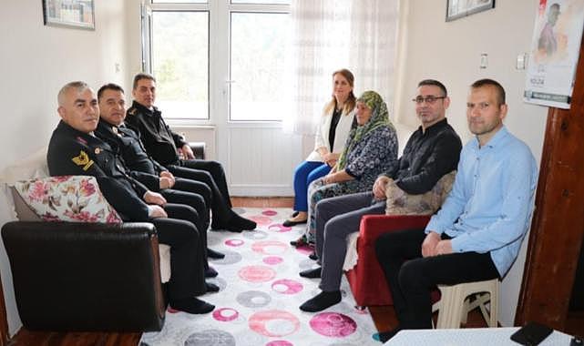 Yalınkılıç Ailesi ve jandarmadan anlamlı bayram ziyaretleri!