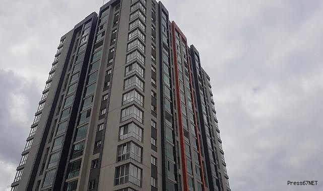 2 yaşındaki bebek 12&#039;nci kattan düştü!