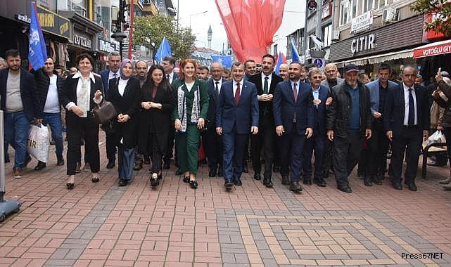 Çaycuma AK Parti'yi bağrına bastı, söz verdi