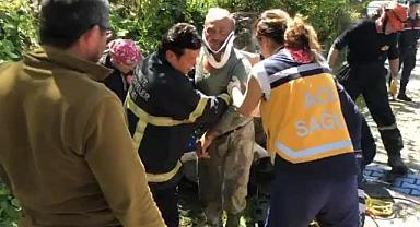 Flaş.. Feci kaza, traktörün altında can pazarı!