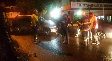 Kafa kafaya çarpıştılar; 3 yaralı var!