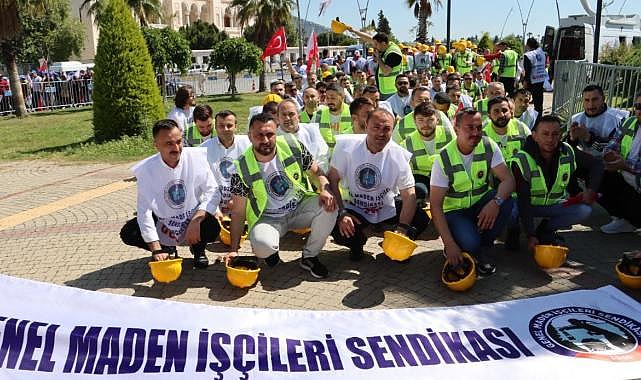 Madenci Adana'da alkışlarla karşılandı!