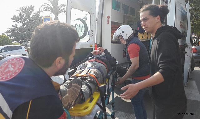 Motosiklet sürücüsü yolda yayaya çarptı