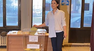 Seçmenler sandığa gitti, oy kullanma işlemi başladı