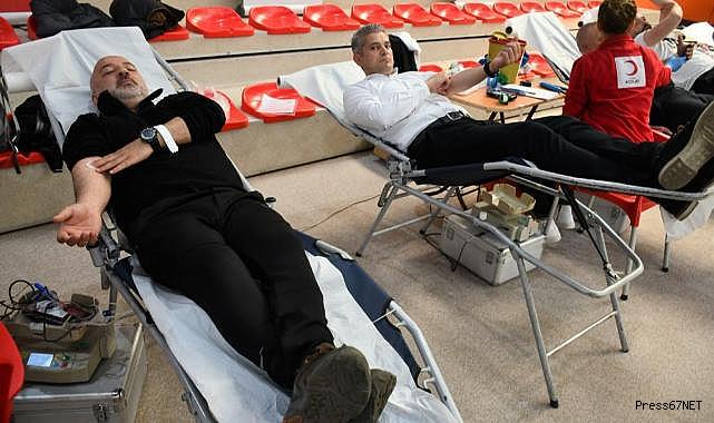 Sporcu fabrikasında kan bağışladılar