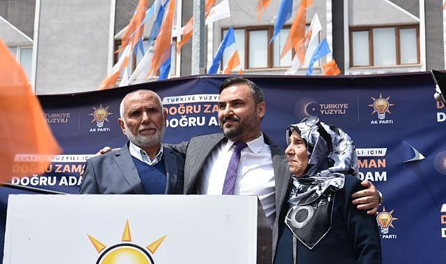 Tıskaoğlu "Kilimli bu evladına sahip çıksın" dedi anne ve babası sahneye çıkarak destek verdi