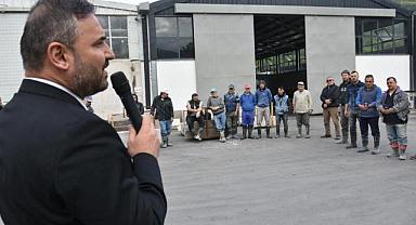 Tıskaoğlu, mermer fabrikasında emekçilerle buluştu