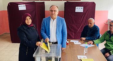 Vali Tutulmaz eşiyle birlikte oyunu kullandı