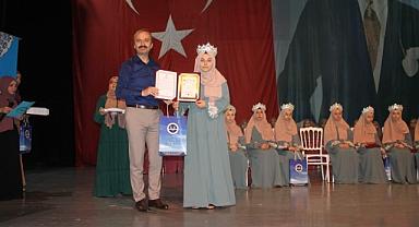 8 Hafize öğrenciye İcazet ve Taç giyme töreni yapıldı