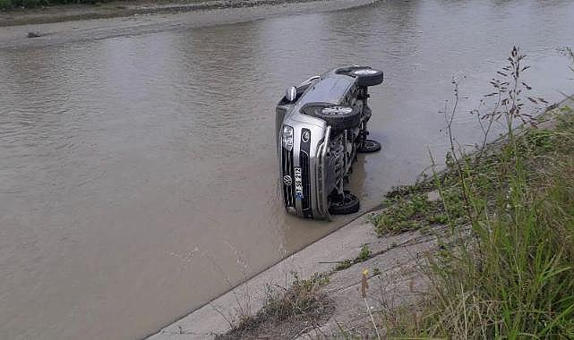 Aracıyla çaya uçtu: 1 yaralı!