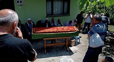 Bisikletinde kalp krizi geçiren adam defnedildi