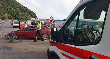 Direksiyon hakimiyetini kaybeden otomobil kaza yaptı: 1 yaralı