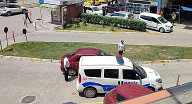 Elinde kesici aletle husumetlisini kovalamak istedi