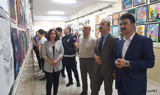 Gemiciler Ortaokulu görsel sanatlar sergisi gerçekleşti  