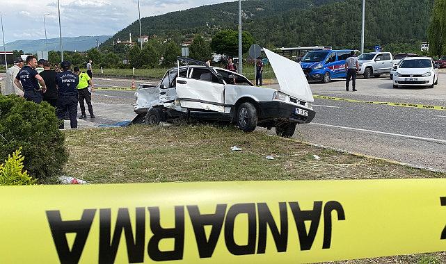 Kamyonla otomobil çarpıştı; 1 ölü 4 yaralı