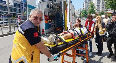 Motosiklet ile otomobil çarpıştı!