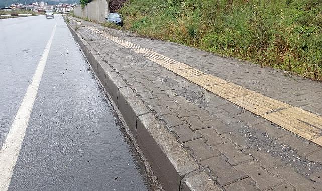 Otomobilin lastiği patladı 3 kişi yaralandı!