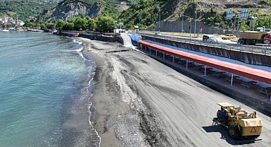 Mavi Bayraklı Sevgi ve Barış Plajı temizlendi