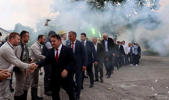 Meşalelerle karşılandı, kazanımları madenciye tek tek anlattı