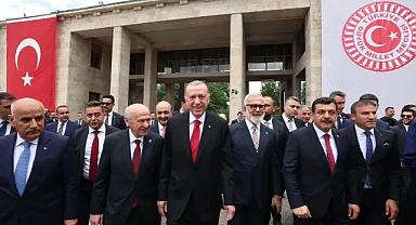 Milletvekilleri yemin töreni başladı