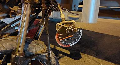 Motosikletin kadranı takılı kaldı!
