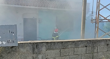 Ocakta unutulan yemek mutfağı küle döndürdü