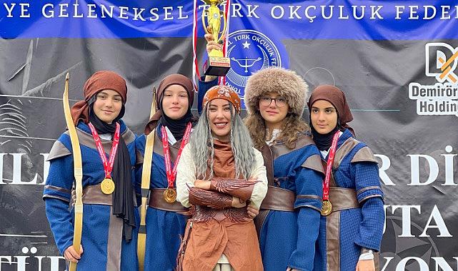 Okçuluk yarışmasında kuzenler şampiyon oldu