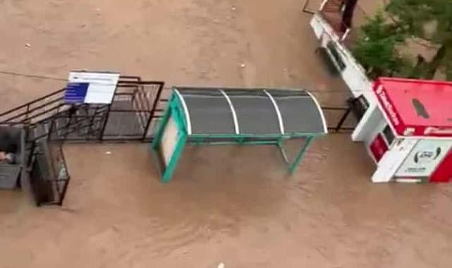 Okul sular altında kaldı!