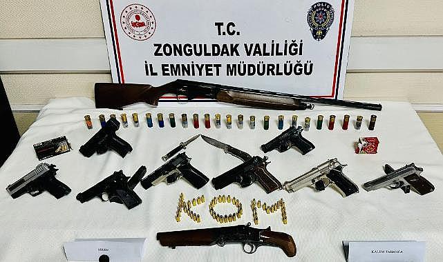 Polisten &quot;kukla&quot; operasyonu: 8 gözaltı
