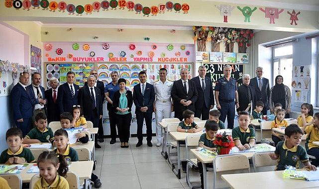 Protokol öğrencilerin karne heyecanına ortak oldu  