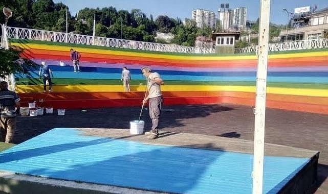 Tepkiler üzerine nedeniyle boyanan tribünlerde dikkat çeken detay