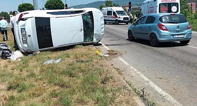 Traktör ile otomobil çarpıştı.. Yaralılar var!