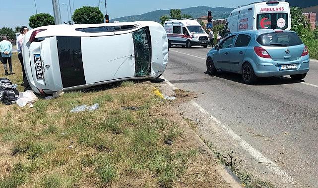 Traktör ile otomobil çarpıştı.. Yaralılar var!