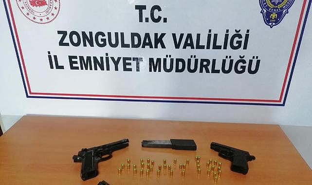 Yüksek sesle müzik dinleyip kurşun yağdırdılar