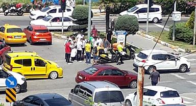 AVM önünde kaza! Yayaya motosiklet çarptı