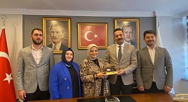 Ayşe Keşir'den AK Parti'ye ziyaret