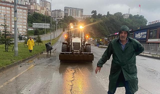 Başkan Bektaş; "Sağanak yağışta gece gündüz sahadayız"