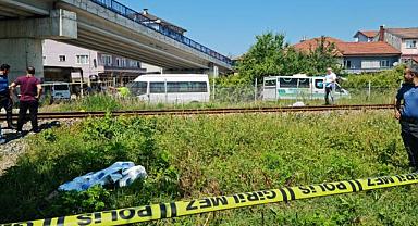 Demiryolundan karşıya geçmek isteyen kadına yük treni çarptı