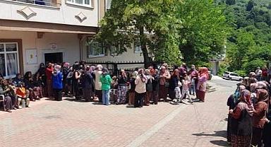 Denizde boğulan adam toprağa verildi