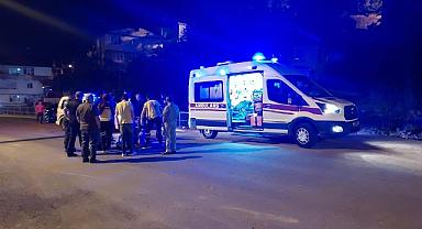 Duvara çarpan pat pat devrildi: 3 yaralı