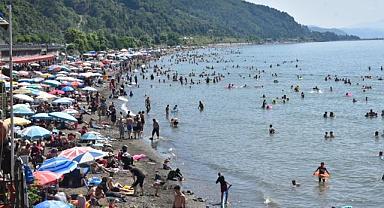 Mavi bayraklı Kdz. Ereğli Belediye plajları bayram tatilinde yoğun ilgi gördü