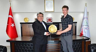 Prof. Dr. Benjamin Stanley Arbuckle’dan Rektör Özölçer’e Ziyaret