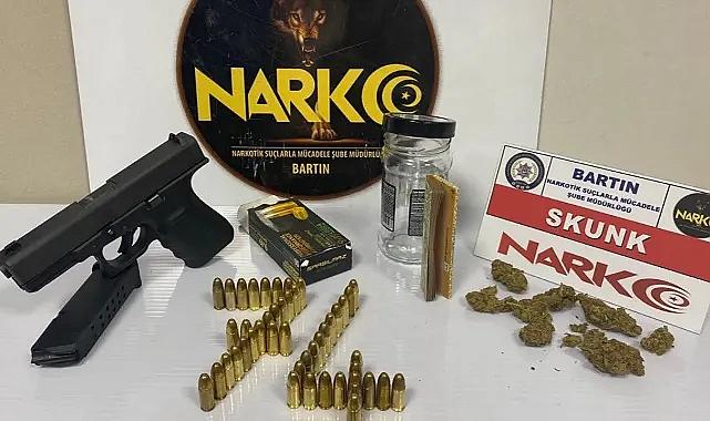 Araçtan uyuşturucu ve suikast silahı çıktı