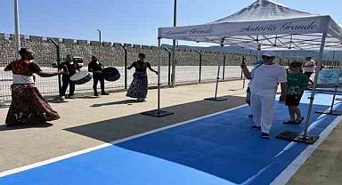 Batum sonrası Rus turistlere moral için köçeklerle karşılama yapıldı