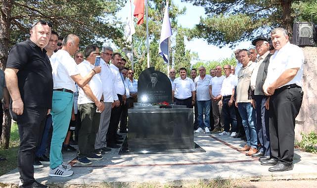 Denizer, kabri başında anıldı  